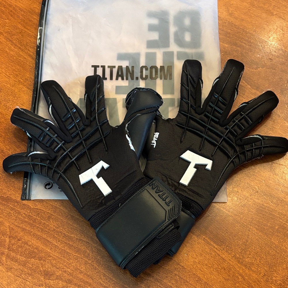 T1TAN Shadowbeast 3.0 Goalkeeper Gloves
